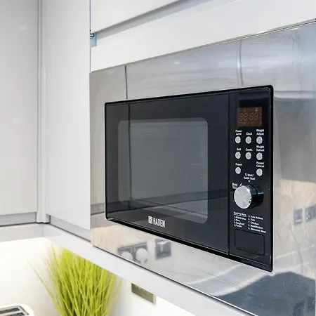 Exclusive - Centre * Leeds (West Yorkshire)