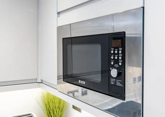 Exclusive - Centre * Leeds (West Yorkshire)