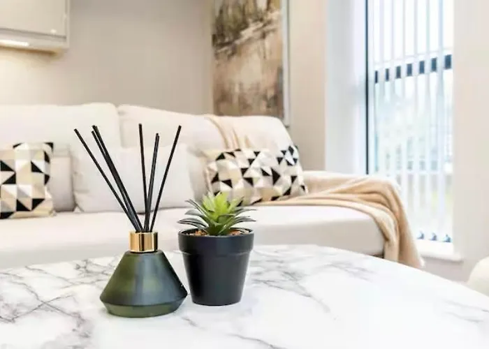 Exclusive - Centre *